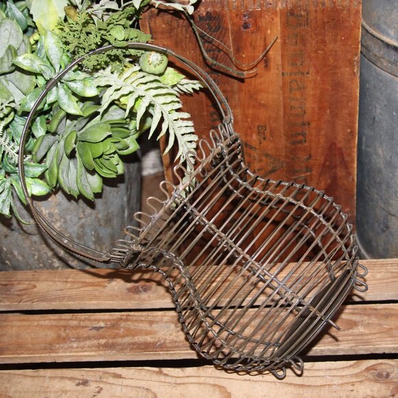 Rustic VTG Primitive Farmhouse Country Wrought Iron & Wire Egg Basket - Picture 1 of 9